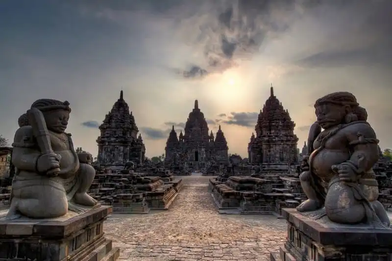 7 ngôi đền thiêng có vẻ đẹp ấn tượng nhất châu Á 6 wanderlust-tips-7-ngoi-den-thieng-co-ve-dep-an-tuong-nhat-chau-a-2