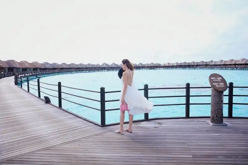 wanderlust-tips-a-hau-tu-anh-dep-lung-linh-giua-bien-xanh-nang-vang-maldives-1