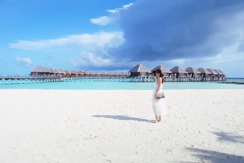 wanderlust-tips-a-hau-tu-anh-dep-lung-linh-giua-bien-xanh-nang-vang-maldives-15