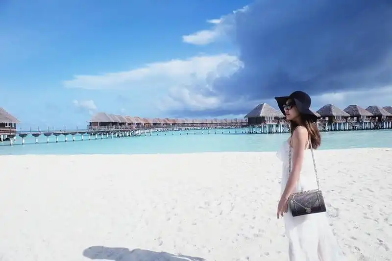 wanderlust-tips-a-hau-tu-anh-dep-lung-linh-giua-bien-xanh-nang-vang-maldives-16