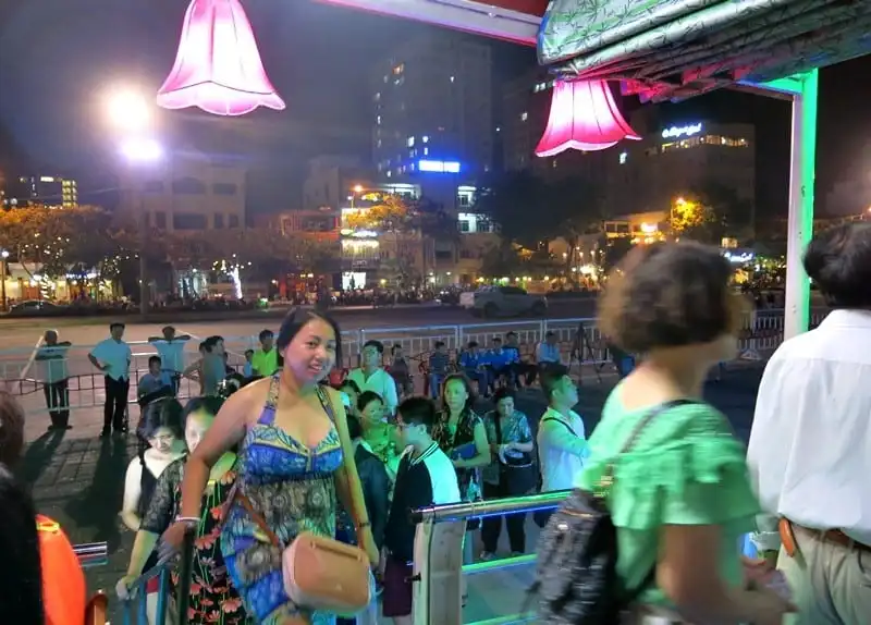 Các tàu du lịch trên sông Hàn bắt đầu hoạt động trở lại 6 wanderlust-tips-cac-tau-du-lich-tren-song-han-bat-dau-hoat-dong-tro-lai-1