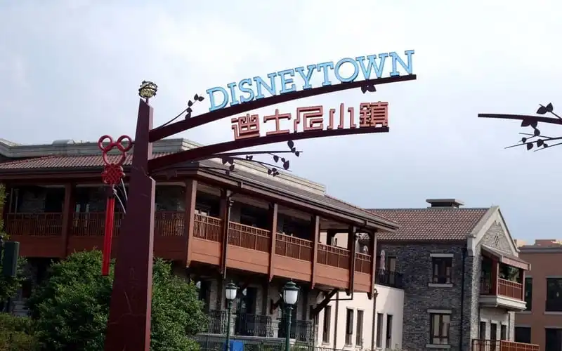 wanderlust-tips-can-canh-quy-mo-len-toi-5,5-ty-cua-cong-vien-disneyland-thuong-hai-2