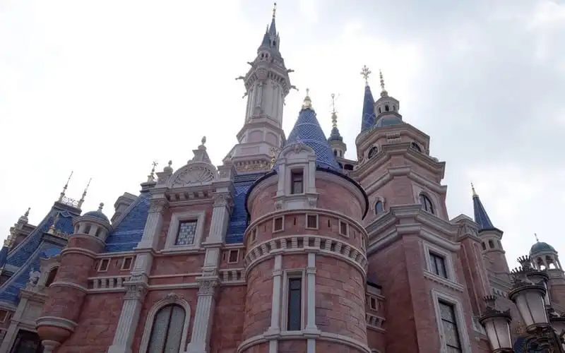 wanderlust-tips-can-canh-quy-mo-len-toi-5,5-ty-cua-cong-vien-disneyland-thuong-hai-9