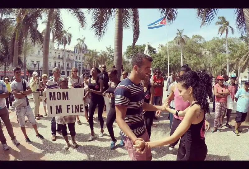 wanderlust-tips-chang-trai-nguoi-bi-gui-tin-nhan-cho-me-suot-hanh-trinh-du-lich-the-gioi-9