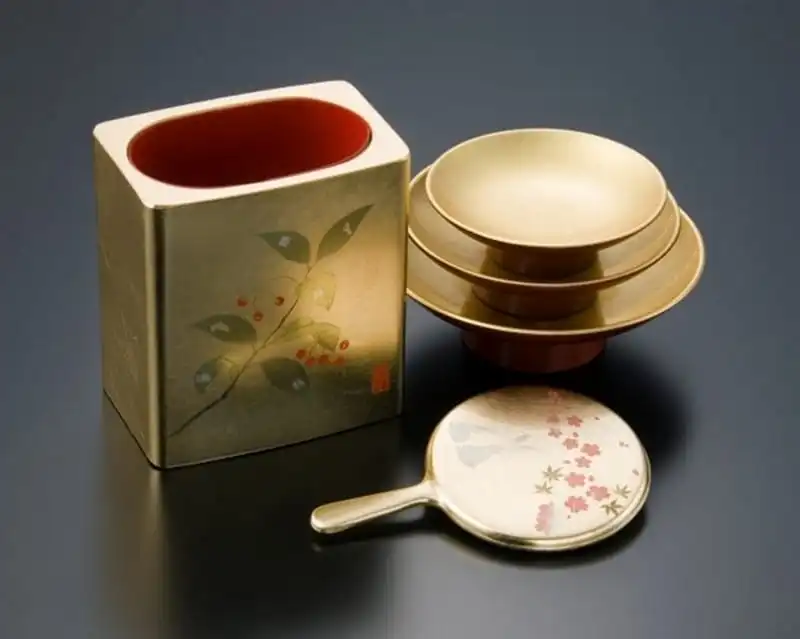 wanderlust-tips-den-kanazawa-nhat-ban-thuong-thuc-mon-kem-dat-vang-gia-9,5-do-5