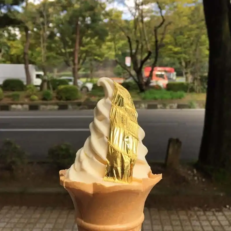 wanderlust-tips-den-kanazawa-nhat-ban-thuong-thuc-mon-kem-dat-vang-gia-9,5-do-8