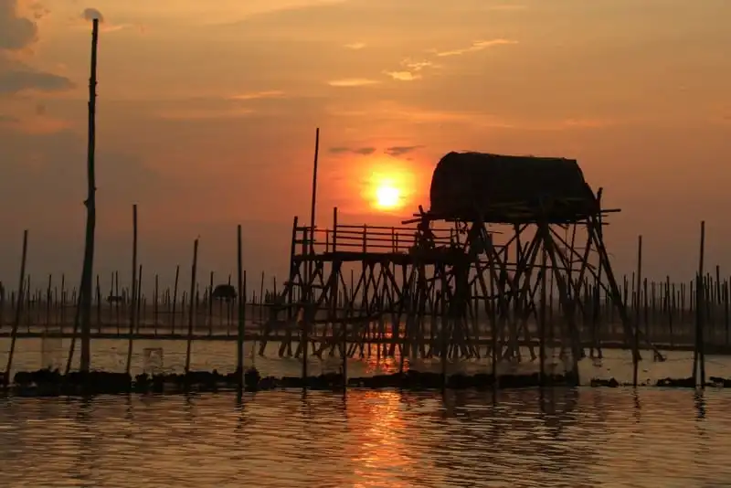 Đẹp thanh bình như đầm Chuồn xứ Huế 9 Hoàng hôn trên §m ChuÓn - ¢nh: NgÍc HiÃn