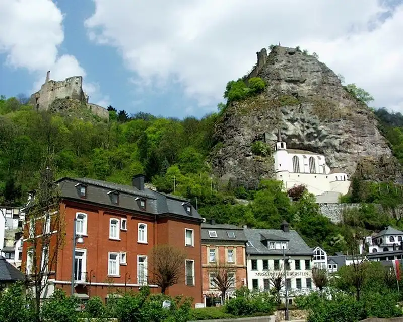 wanderlust-tips-doc-dao-nha-tho-trong-hang-nui-o-mien-tay-nuoc-duc-11