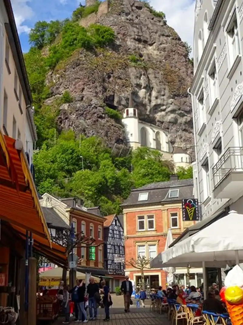 wanderlust-tips-doc-dao-nha-tho-trong-hang-nui-o-mien-tay-nuoc-duc-18