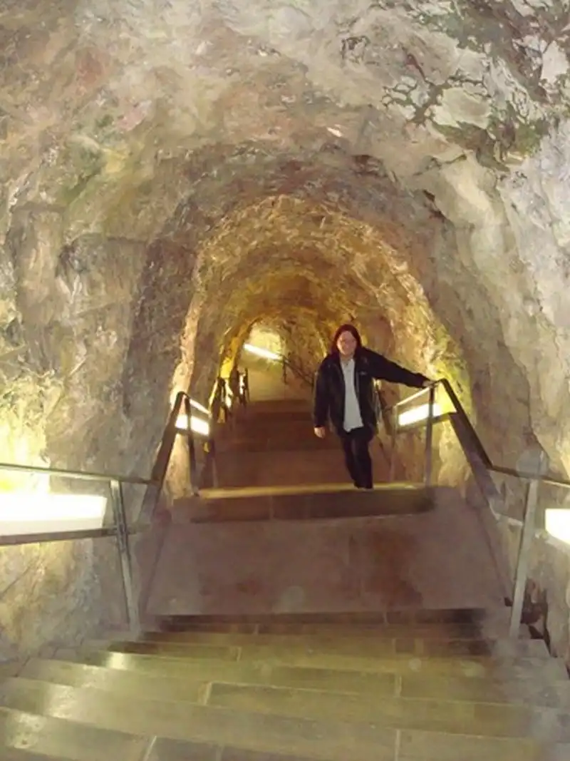 wanderlust-tips-doc-dao-nha-tho-trong-hang-nui-o-mien-tay-nuoc-duc-19