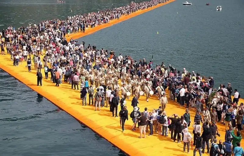 wanderlust-tips-du-khach-phan-khich-truoc-trai-nghiem-di-bo-tren-mat-nuoc-o-y-2