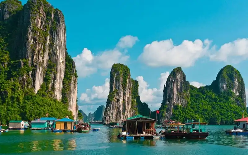wanderlust-tips-du-lich-viet-nam-hap-dan-trong-goc-nhin-bao-nuoc-ngoai-1