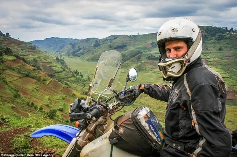 wanderlust-tips-du-lich-vong-quanh-the-gioi-tren-xe-mo-to-1