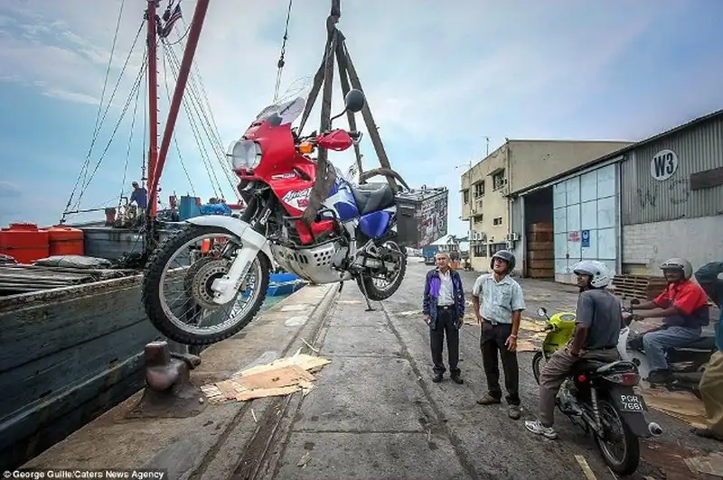 wanderlust-tips-du-lich-vong-quanh-the-gioi-tren-xe-mo-to-13