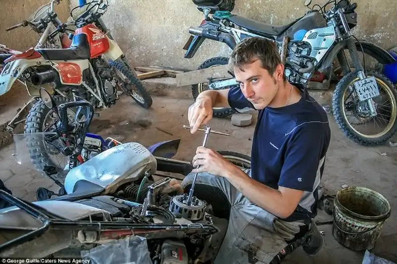 wanderlust-tips-du-lich-vong-quanh-the-gioi-tren-xe-mo-to-16