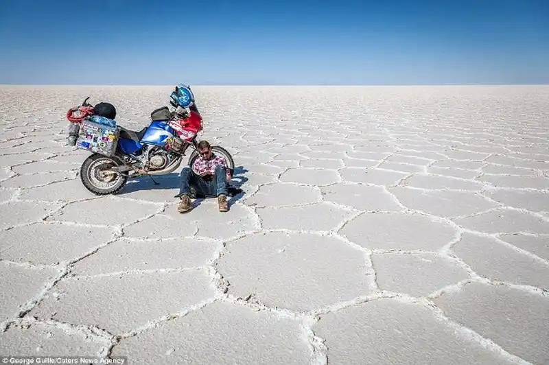 wanderlust-tips-du-lich-vong-quanh-the-gioi-tren-xe-mo-to-2