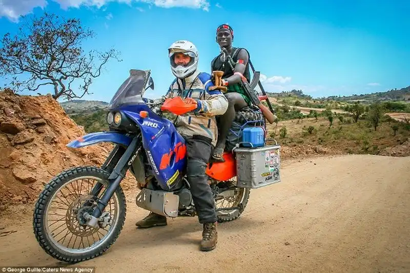 wanderlust-tips-du-lich-vong-quanh-the-gioi-tren-xe-mo-to-3