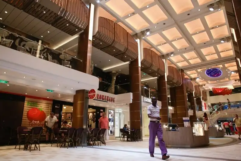 wanderlust-tips-du-thuyen-lon-nhat-chau-a-toi-vung-tau-10