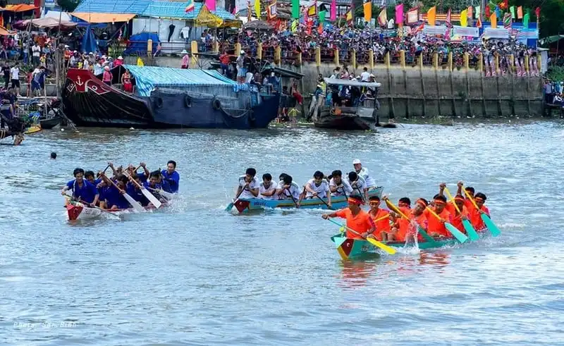 wanderlust-tips-hang-tram-thanh-nien-hoa-trang-vui-nhon-trong-le-hoi-truyen-thong-o-mien-tay-2
