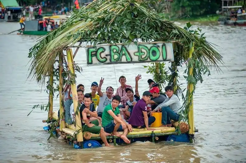wanderlust-tips-hang-tram-thanh-nien-hoa-trang-vui-nhon-trong-le-hoi-truyen-thong-o-mien-tay-4