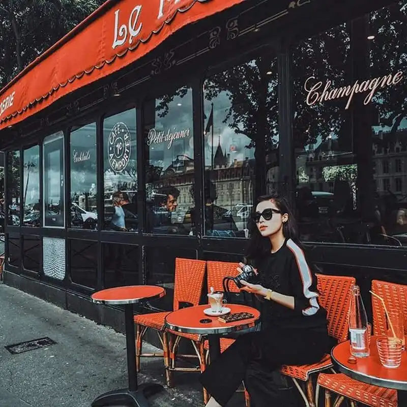 wanderlust-tips-hoa-hau-ky-duyen-va-nhung-hinh-anh-dep-lung-linh-tai-phap-17