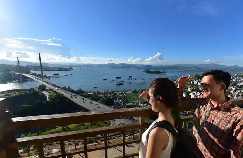 wanderlust-tips-khanh-thanh-cap-treo-2-tang-ngam-toan-canh-ha-long-16