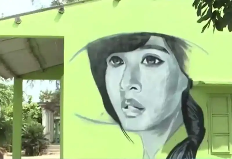 Ngỡ ngàng làng bích họa Tam Thanh: Làng tranh ven biển đầu tiên ở Việt Nam 13 wanderlust-tips-ngo-ngang-lang-bich-hoa-tam-thanh-lang-tranh-ven-bien-o-viet-nam-1