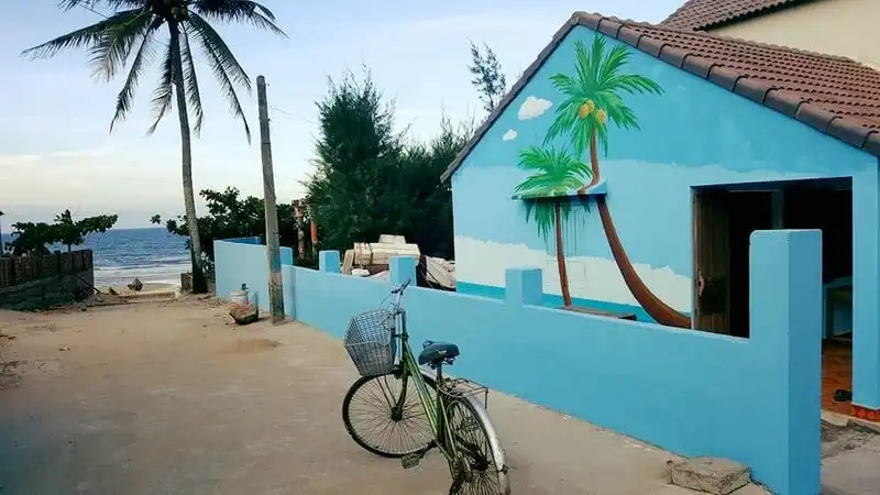 Ngỡ ngàng làng bích họa Tam Thanh: Làng tranh ven biển đầu tiên ở Việt Nam 7 wanderlust-tips-ngo-ngang-lang-bich-hoa-tam-thanh-lang-tranh-ven-bien-o-viet-nam-4