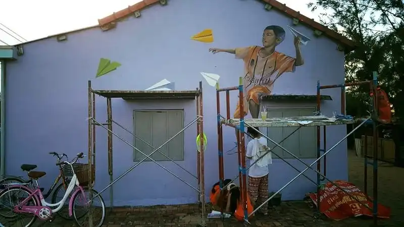 Ngỡ ngàng làng bích họa Tam Thanh: Làng tranh ven biển đầu tiên ở Việt Nam 11 wanderlust-tips-ngo-ngang-lang-bich-hoa-tam-thanh-lang-tranh-ven-bien-o-viet-nam-8