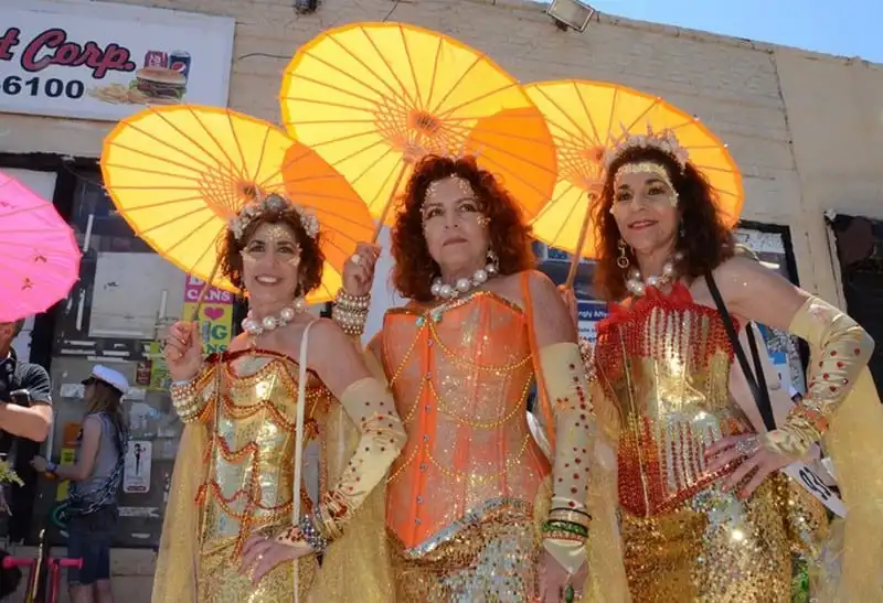 wanderlust-tips-nhung-man-hoa-trang-doc-dao-tai-le-hoi-tien-ca-o-dao-coney-10