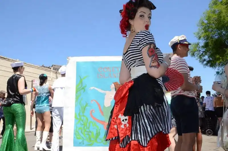 wanderlust-tips-nhung-man-hoa-trang-doc-dao-tai-le-hoi-tien-ca-o-dao-coney-5