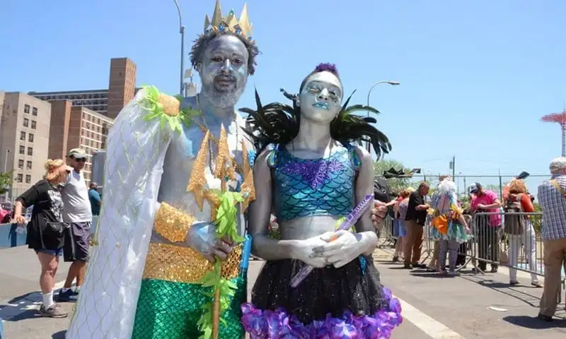 wanderlust-tips-nhung-man-hoa-trang-doc-dao-tai-le-hoi-tien-ca-o-dao-coney-7