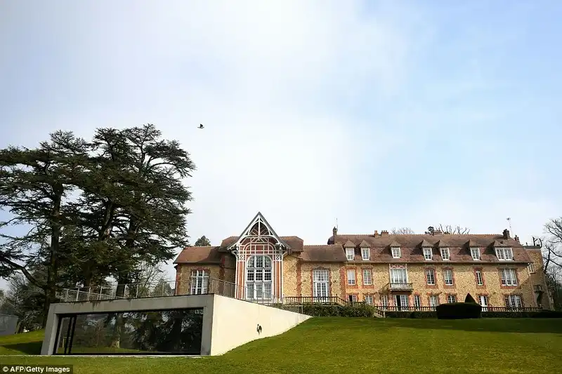 wanderlust-tips-noi-nghi-sang-trong-cua-24-doi-bong-tham-du-euro-18