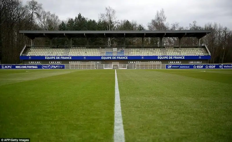 wanderlust-tips-noi-nghi-sang-trong-cua-24-doi-bong-tham-du-euro-20