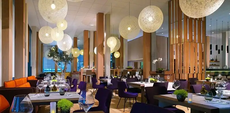 wanderlust-tips-noi-nghi-sang-trong-cua-24-doi-bong-tham-du-euro-30