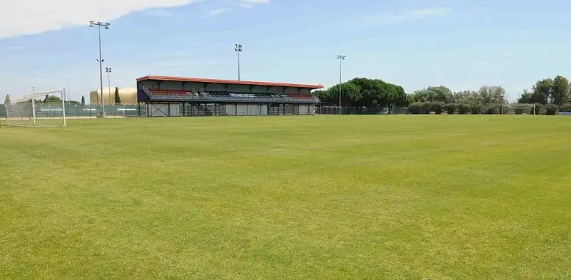 wanderlust-tips-noi-nghi-sang-trong-cua-24-doi-bong-tham-du-euro-31