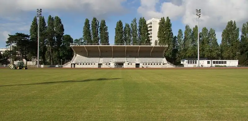 wanderlust-tips-noi-nghi-sang-trong-cua-24-doi-bong-tham-du-euro-36