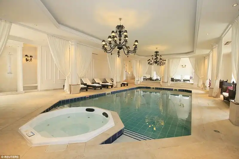 wanderlust-tips-noi-nghi-sang-trong-cua-24-doi-bong-tham-du-euro-44