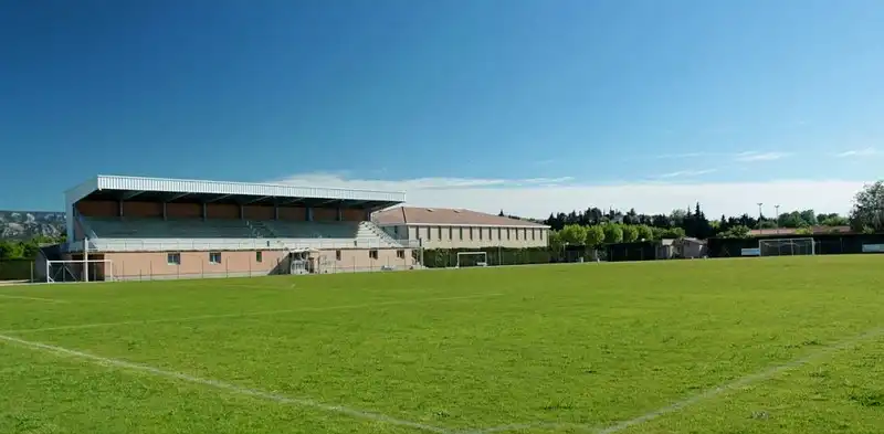 wanderlust-tips-noi-nghi-sang-trong-cua-24-doi-bong-tham-du-euro-5