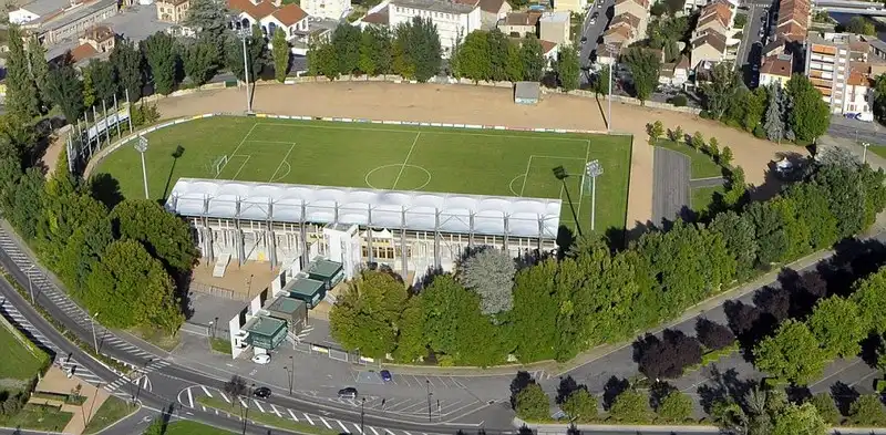 wanderlust-tips-noi-nghi-sang-trong-cua-24-doi-bong-tham-du-euro-51