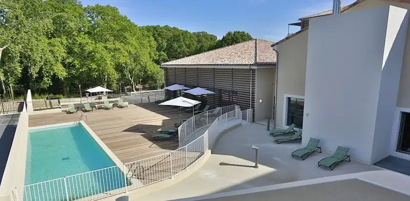 wanderlust-tips-noi-nghi-sang-trong-cua-24-doi-bong-tham-du-euro-58