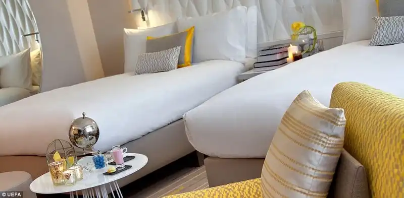 wanderlust-tips-noi-nghi-sang-trong-cua-24-doi-bong-tham-du-euro-65