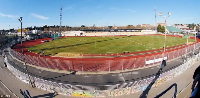 wanderlust-tips-noi-nghi-sang-trong-cua-24-doi-bong-tham-du-euro-66