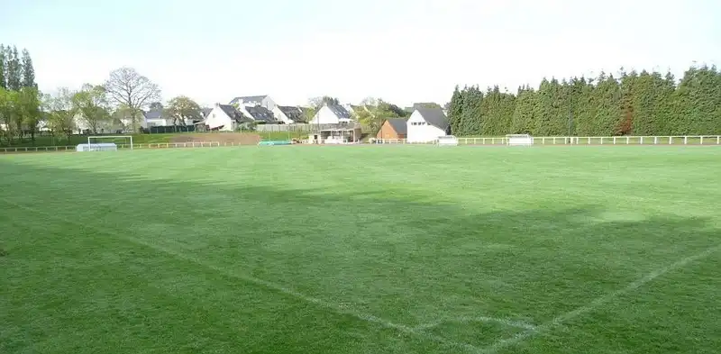 wanderlust-tips-noi-nghi-sang-trong-cua-24-doi-bong-tham-du-euro-69