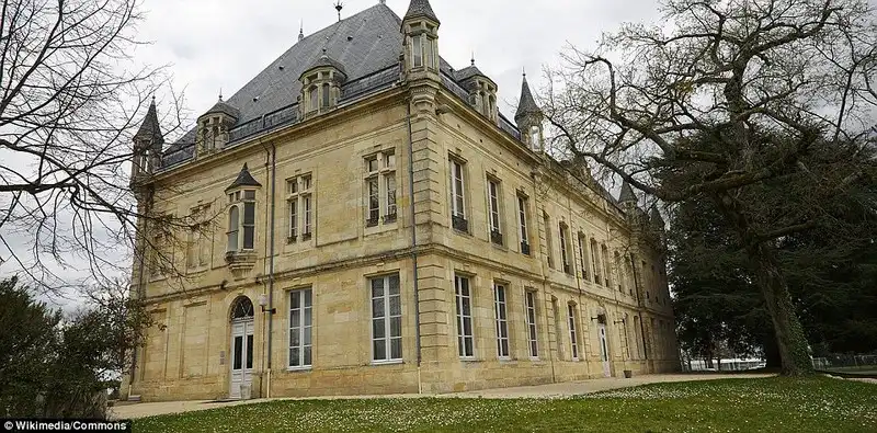 wanderlust-tips-noi-nghi-sang-trong-cua-24-doi-bong-tham-du-euro-8