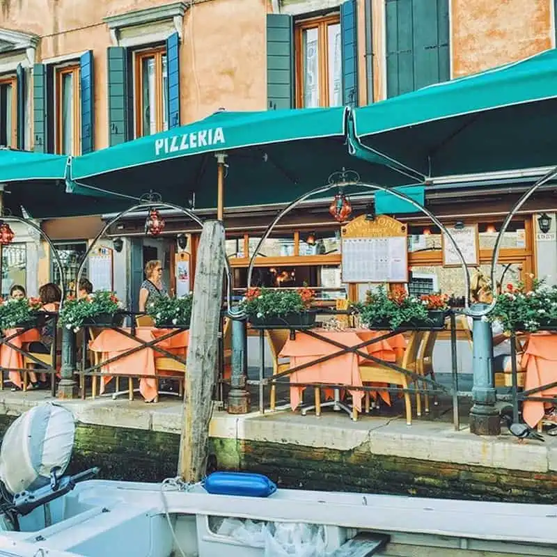 wanderlust-tips-sau-phap-diem-den-tiep-theo-cua-hoa-hau-ky-duyen-la-nuoc-y-lang-man-11