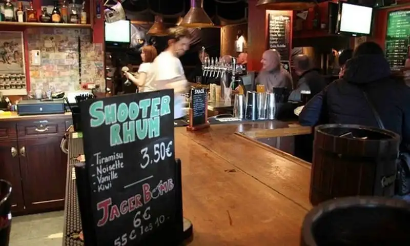 wanderlust-tips-sau-san-van-dong-nhung-quan-bar-o-paris-cung-vo-cung-tuyet-voi-de-xem-euro-2