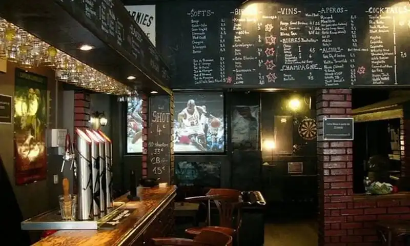 wanderlust-tips-sau-san-van-dong-nhung-quan-bar-o-paris-cung-vo-cung-tuyet-voi-de-xem-euro-5