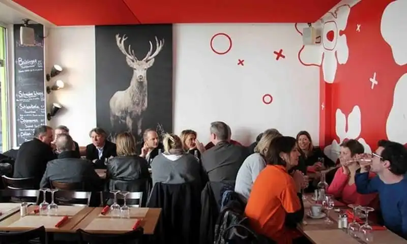 wanderlust-tips-sau-san-van-dong-nhung-quan-bar-o-paris-cung-vo-cung-tuyet-voi-de-xem-euro-7