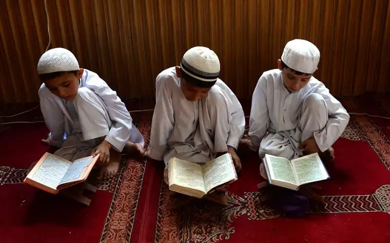 wanderlust-tips-thang-6-nay-nguoi-hoi-giao-tren-khap-the-gioi-cung-buoc-vao-thang-le-ramandan-21